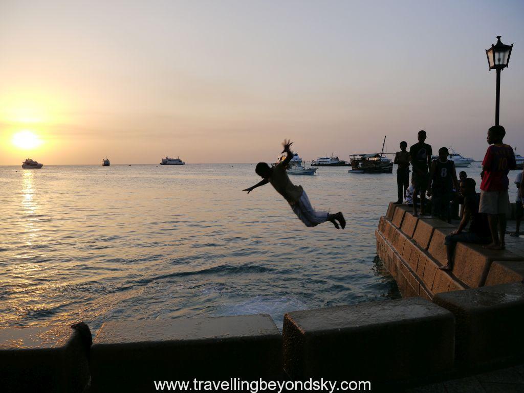 zanzibar-sunset-jump