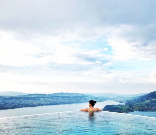 สปาลอยฟ้าเหนือทะเลสาบลูเซิร์นที่ Bürgenstock Resort