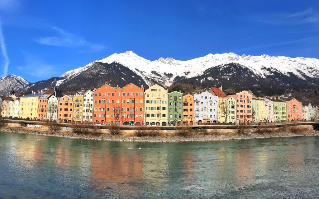 Innsbruck เมืองกีฬาฤดูหนาวของออสเตรียในอ้อมกอดของเทือกเขา Alps - Travelling  Beyond Sky เที่ยวเหนือฟ้า