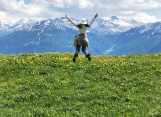 เดินเขาที่ Crans-Montana และนอนในโรงแรมสถานีกระเช้ากอนโดล่าเก่า