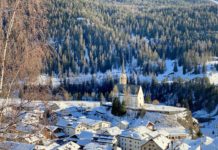 Sgraffiti of Engadin เดินสายชมจิตรกรรมบนผนังปูน ในหมู่บ้านเล็กทางตะวันออกของสวิตเซอร์แลนด์