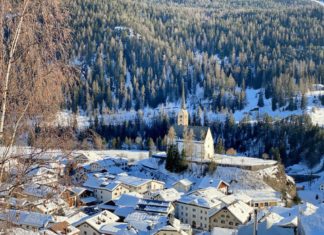 Sgraffiti of Engadin เดินสายชมจิตรกรรมบนผนังปูน ในหมู่บ้านเล็กทางตะวันออกของสวิตเซอร์แลนด์