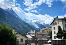 ชม Chamonix-Mont-Blanc เมืองแนบสนิท Mont Blanc ในหน้าร้อน