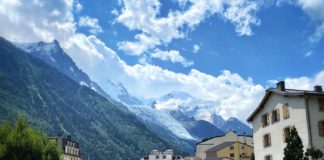 ชม Chamonix-Mont-Blanc เมืองแนบสนิท Mont Blanc ในหน้าร้อน
