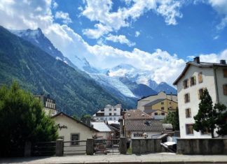 ชม Chamonix-Mont-Blanc เมืองแนบสนิท Mont Blanc ในหน้าร้อน