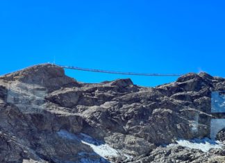 ไต่สะพานแขวนบนความสูง 3000 เมตรและเดินไปบนธารน้ำแข็งที่ Glacier 3000