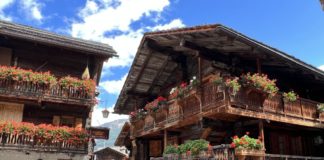 Grimentz หมู่บ้านในนิทานที่ซ่อนอยู่บนหลืบลับของภูเขา