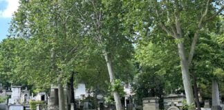 แกะลายแทงสุสานคนดังที่ Père Lachaise Cemetery ในปารีส