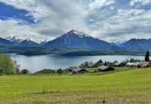 เดินสะพานแขวนเลียบทะเลสาบที่ Sigriswil