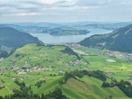 นั่งรถไฟโบราณที่ Stans ขึ้นไปเดินเขา Stanserhorn และชมเมืองเก่า